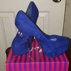 Royal blue platform pumps